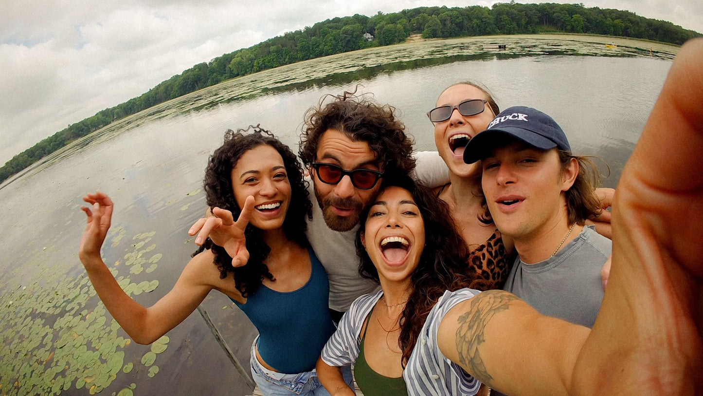 alAsil GoPro LIT HERO action camera wide-angle selfie of five friends laughing by a lake