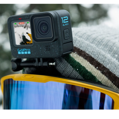 alAsil GoPro HERO12 Black action camera mounted on a skier's helmet with yellow goggles, capturing snowy mountain views.